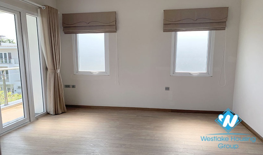New beautiful villa with corner unit with large yard for rent